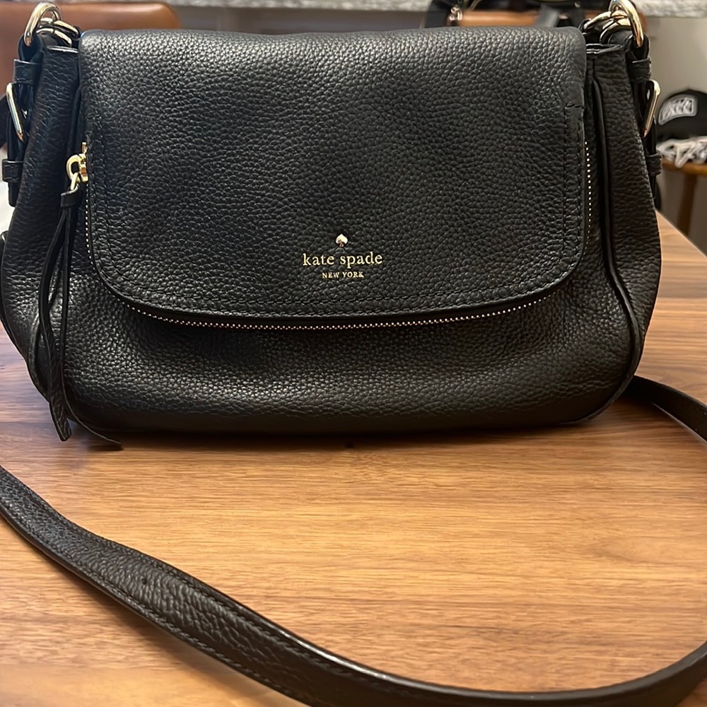 Like New Kate Spade purse with removable strap